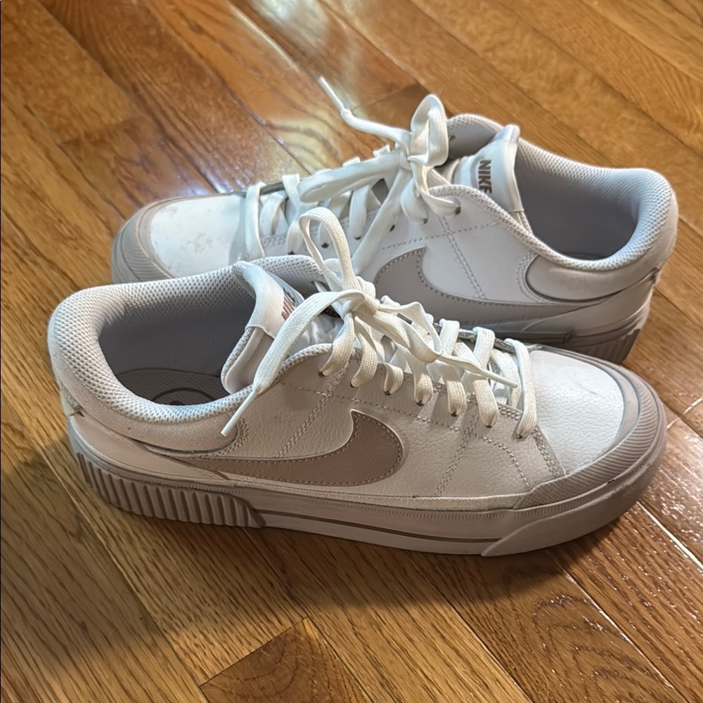 Nike women’s White and blush Sneakers